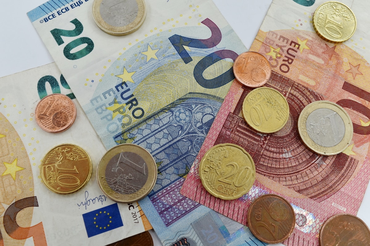 banconote e monete di euro