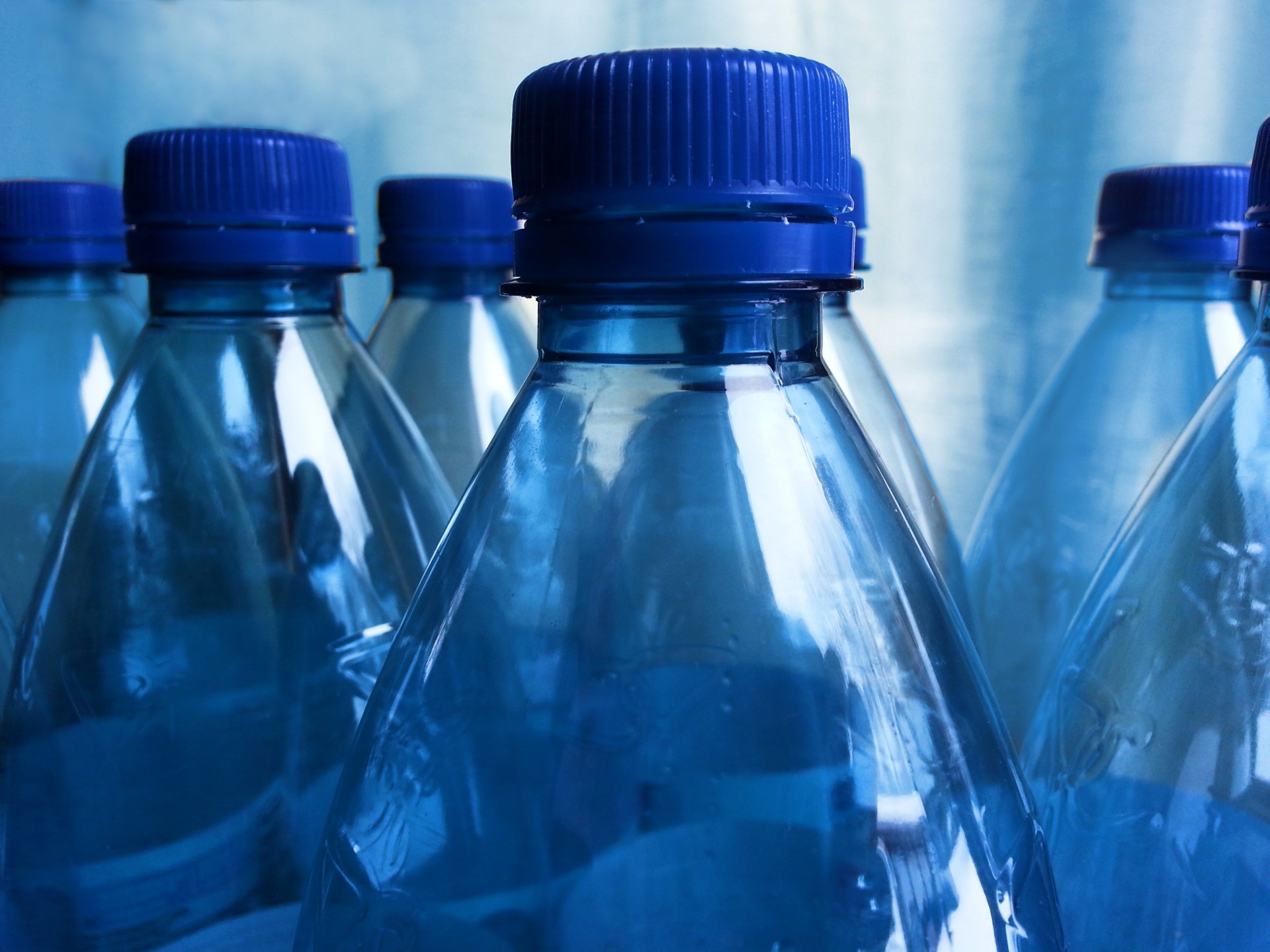Bottiglie d'acqua in plastica