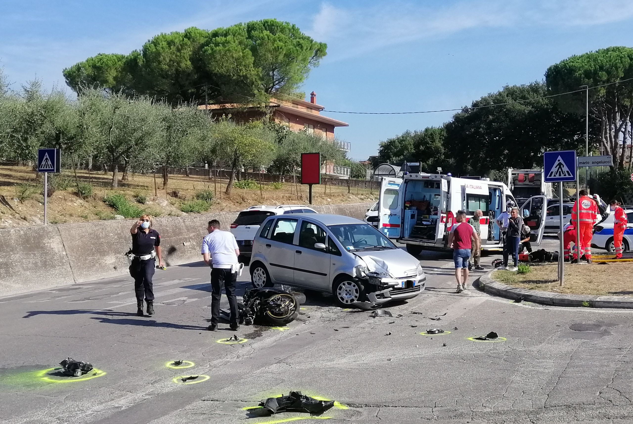 Un incidente davanti all'istituto Giordano Bruno di Perugia