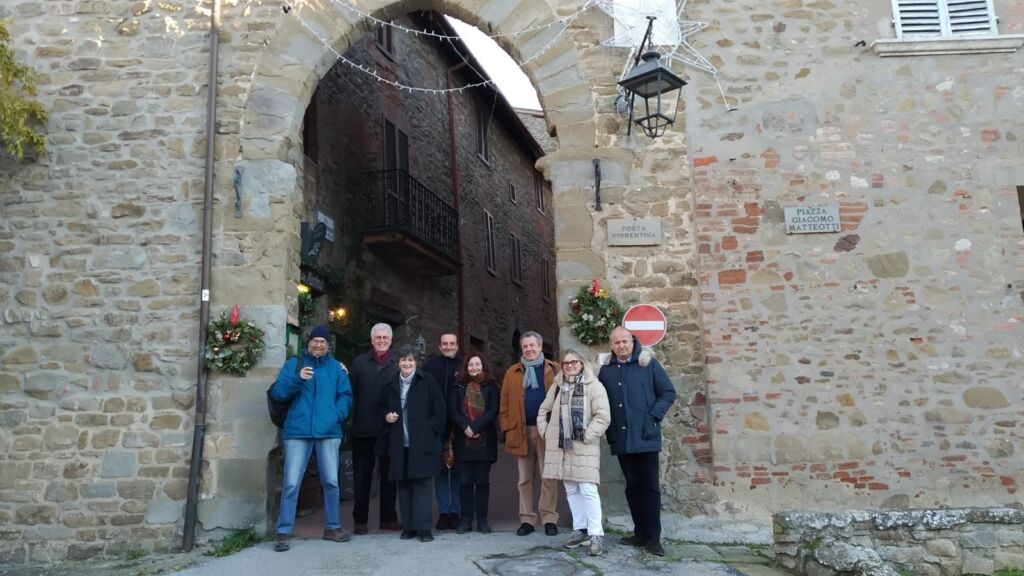 Gli amici di Sidney J. Holt a Paciano per ricordarlo