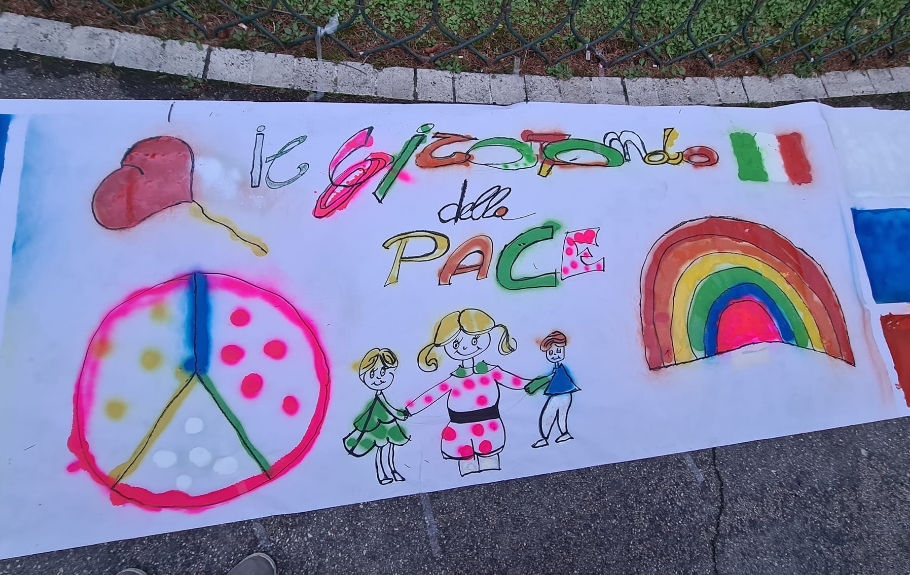 Striscione alla manifestazione per la pace in Ucraina a Perugia