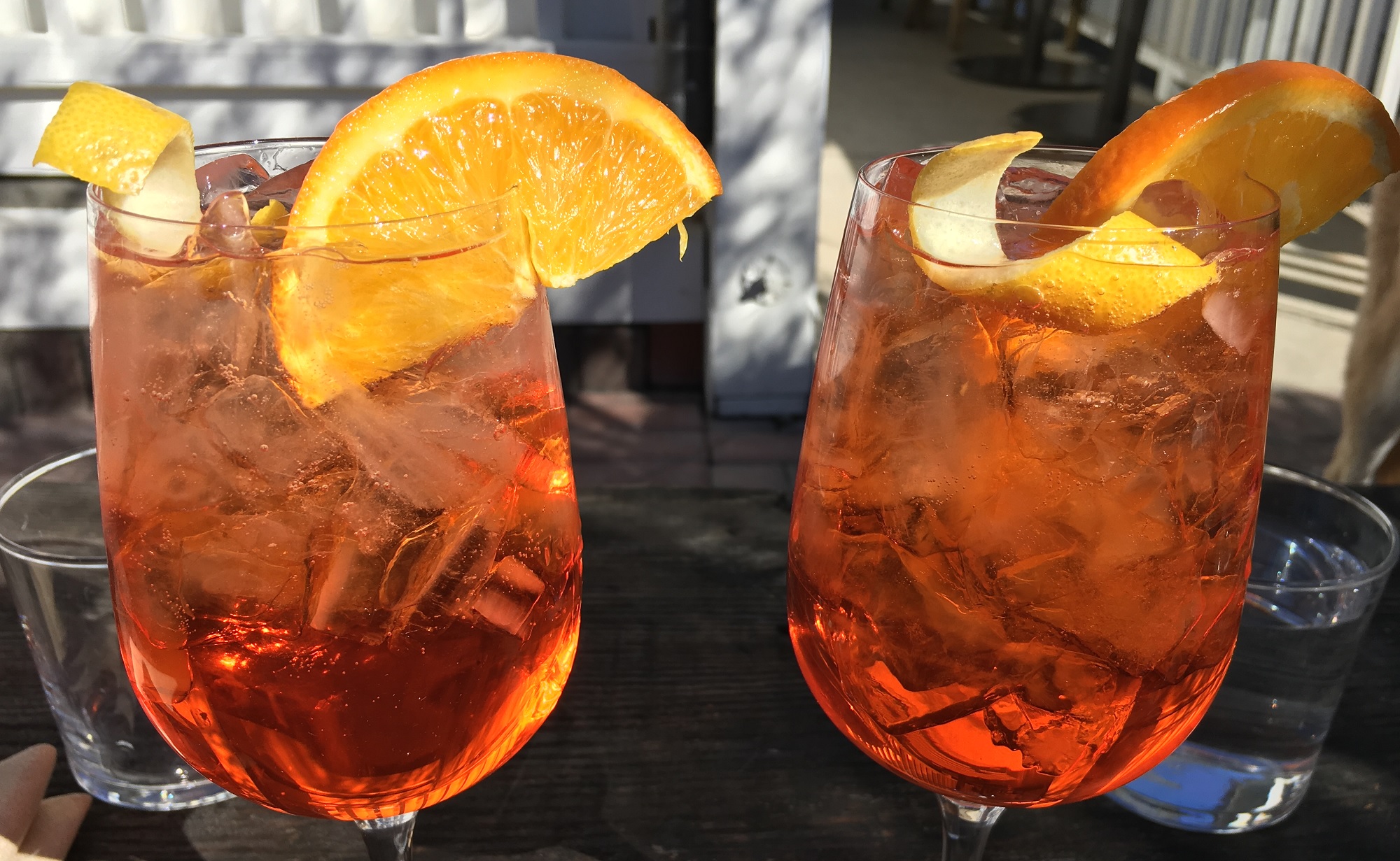 Due bicchieri di Aperol Spritz