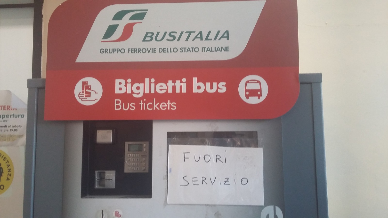 Erogatrice di biglietti di Busitalia fuori servizio
