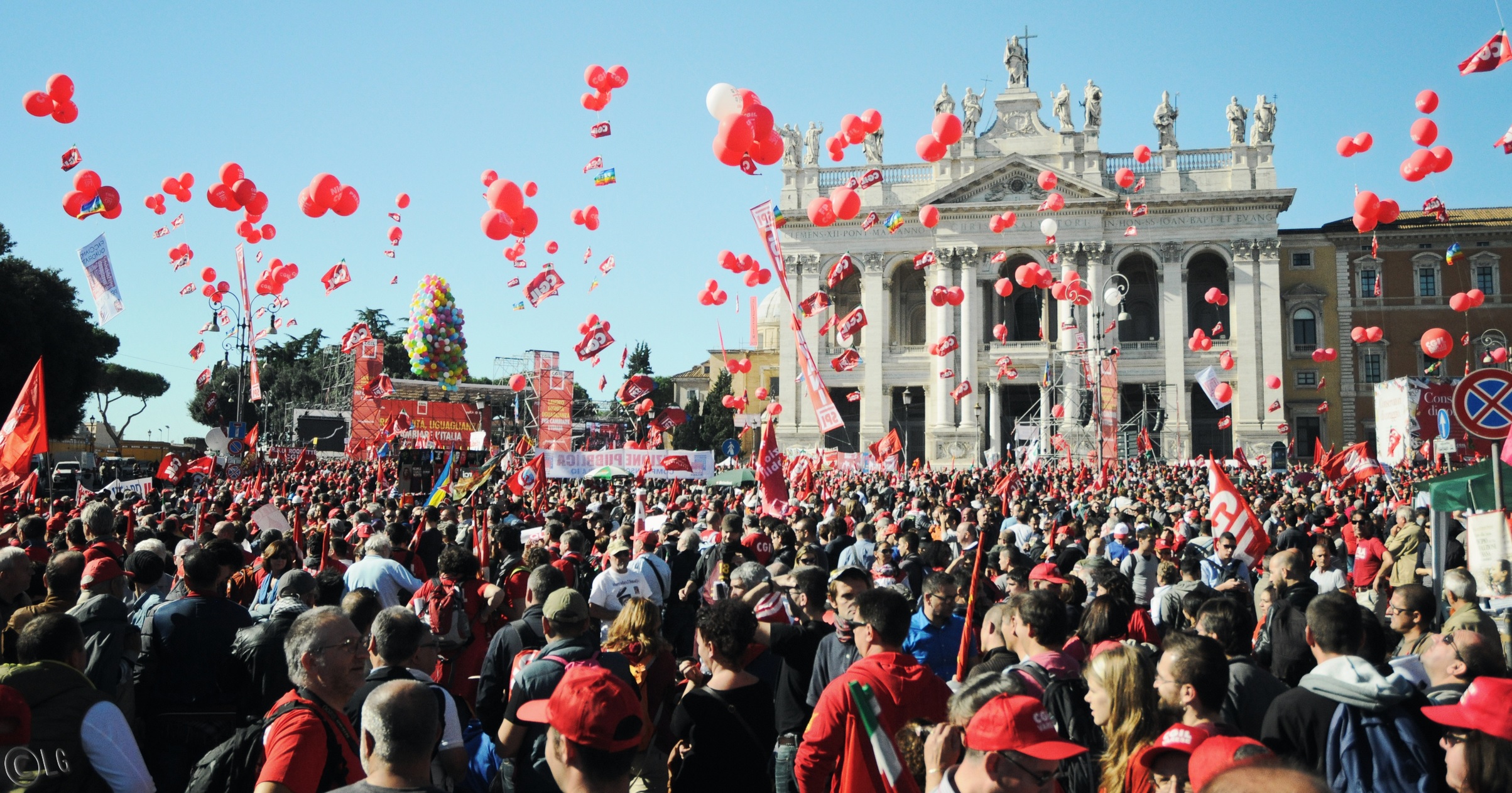 Piazza San Giovanni, Roma, 25 ottobre 2014: la manifestazione organizzata dalla Cgil contro il Jobs Act