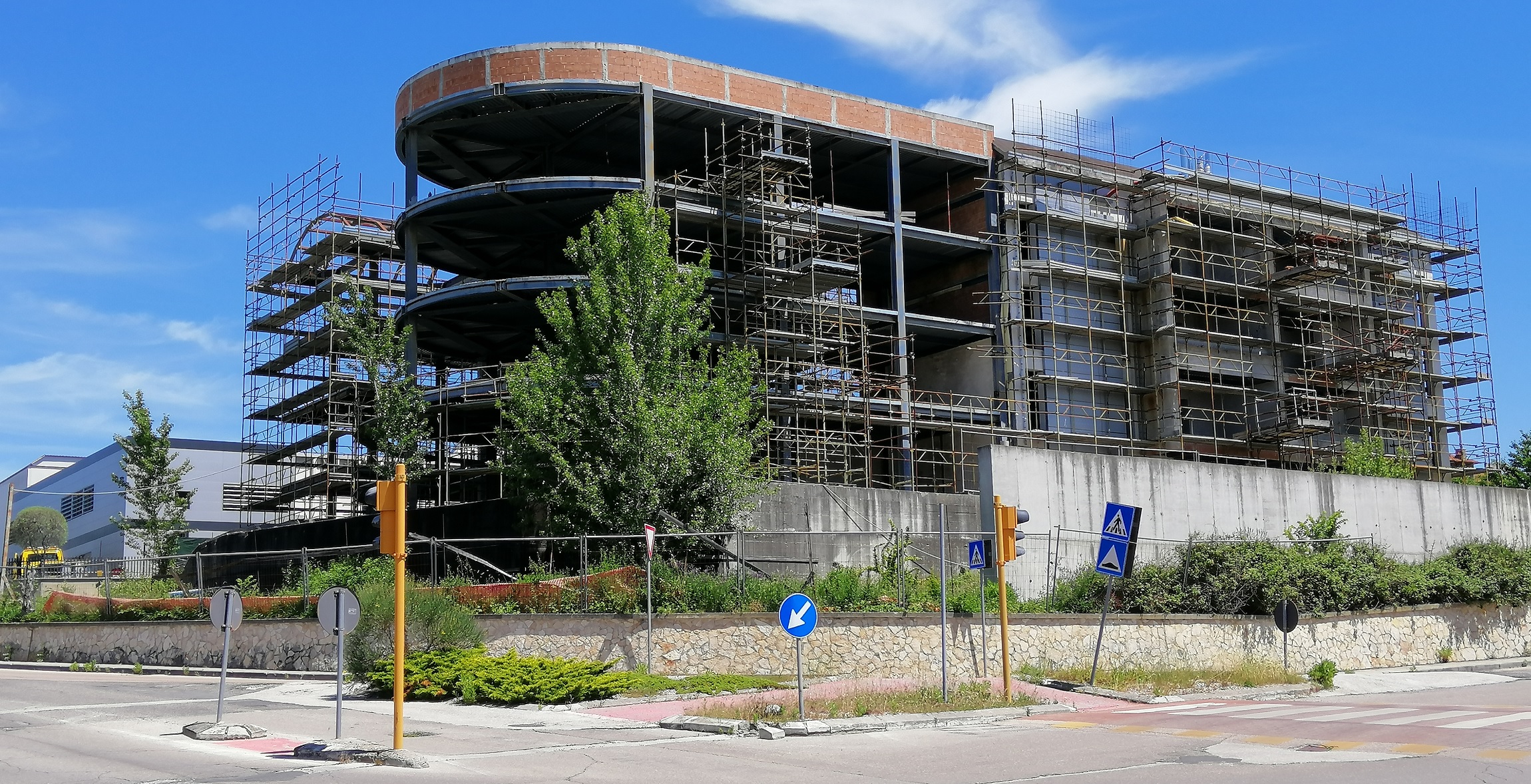 Scheletro di palazzina non terminata in via Pennetti Pennellaa Perugia