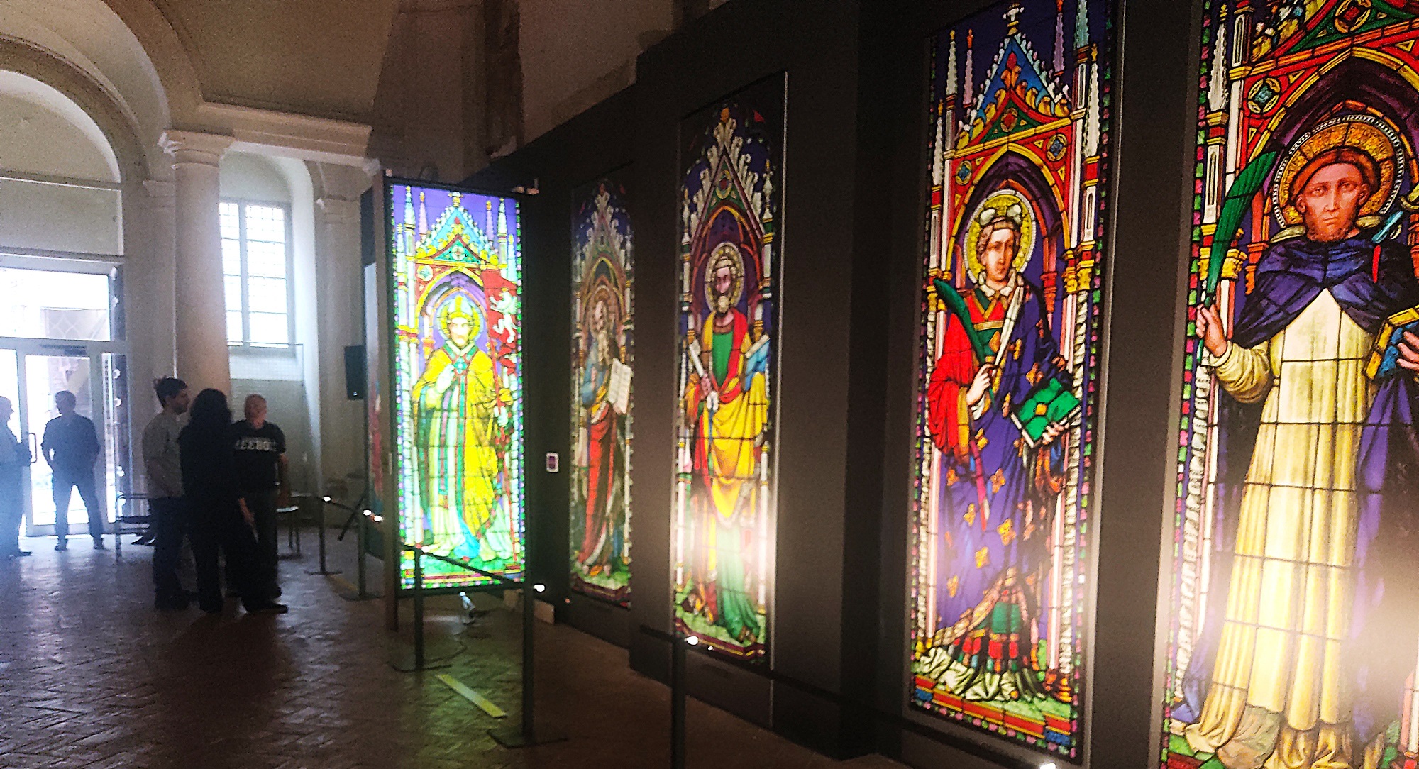 Le foto della vetrata della chiesa di San Domenico in mostra a Perugia